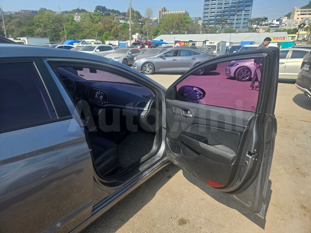 Hyundai Avante 2016 ID: 019837