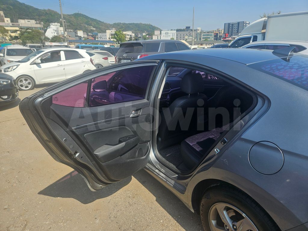 Hyundai Avante 2016 ID: 019837