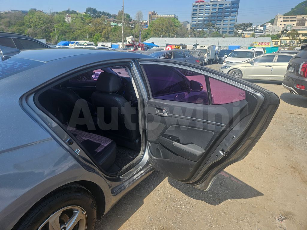 Hyundai Avante 2016 ID: 019837