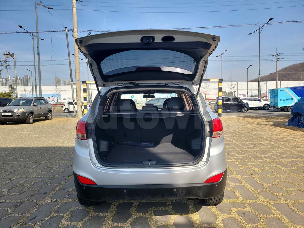 HYUNDAI TUCSON 2010 ID: V011701