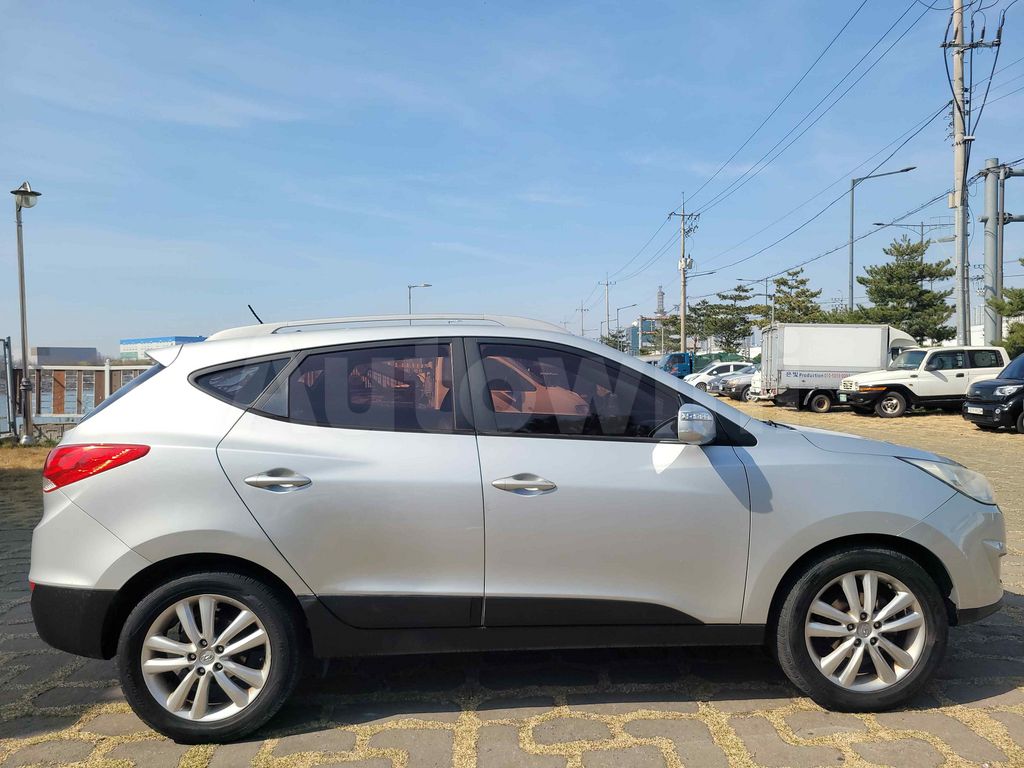 HYUNDAI TUCSON 2010 ID: V011701