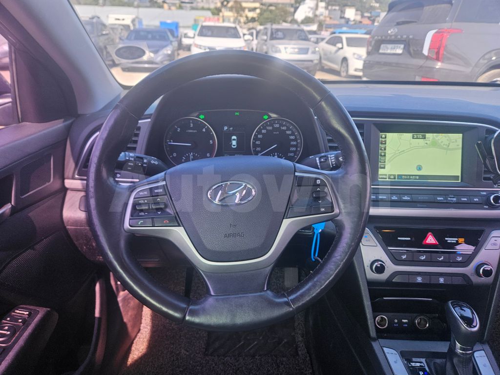 Hyundai Avante 2016 ID: 019837